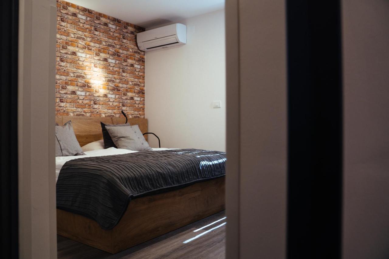 Buzinel Estate Hotell Dobrovo Eksteriør bilde
